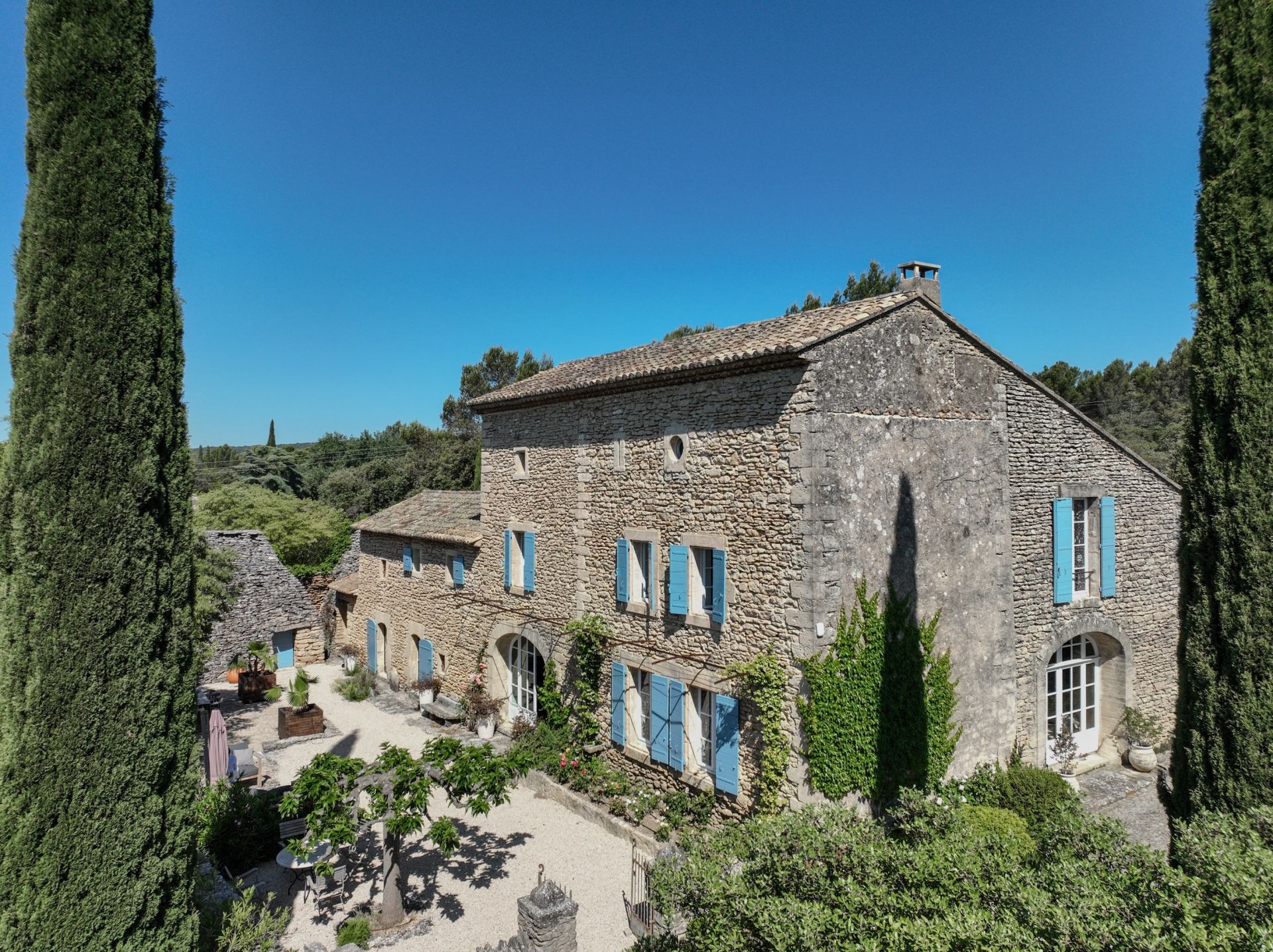 house 15 Rooms for sale on GORDES (84220)