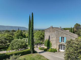 house 15 Rooms for sale on GORDES (84220)