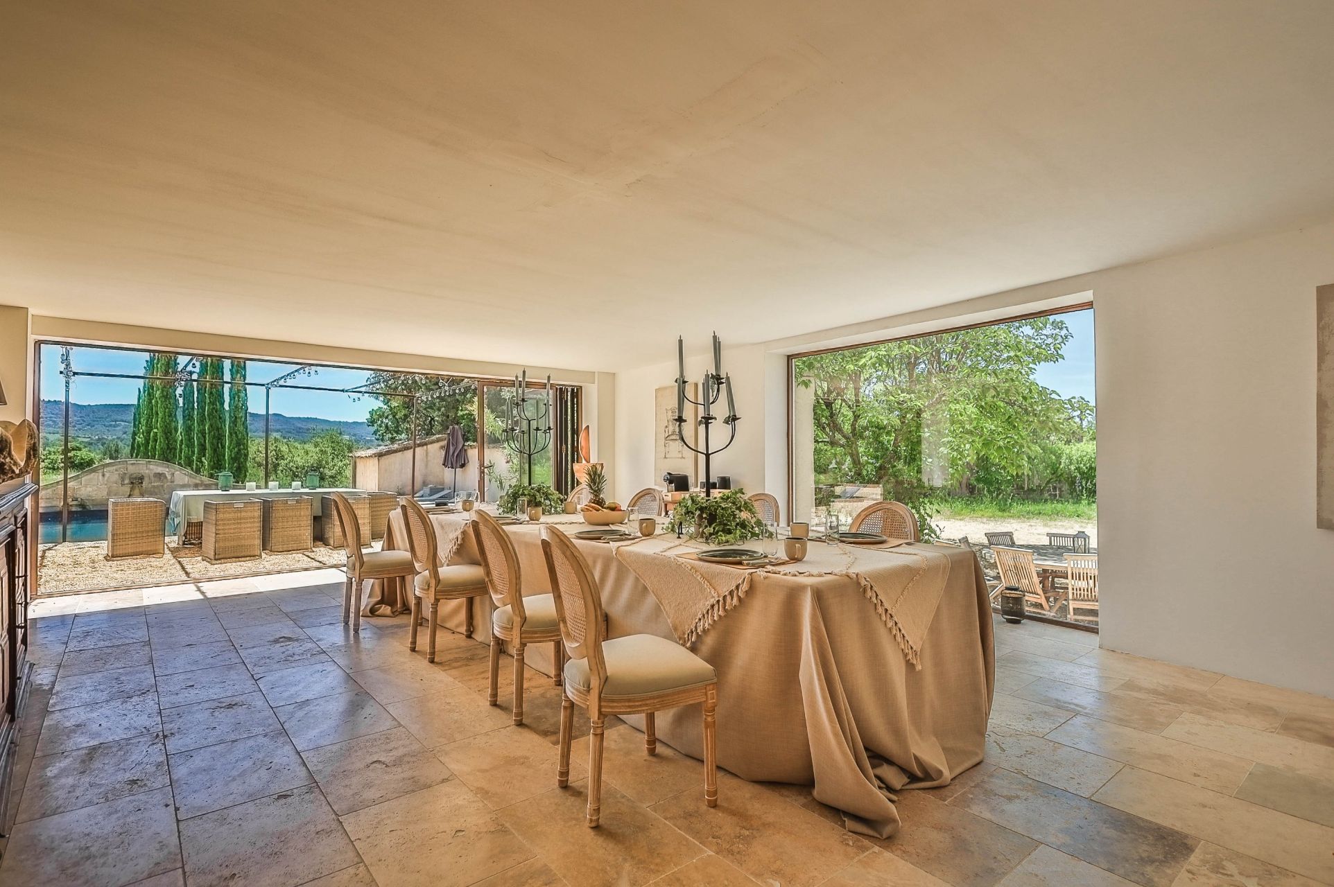 propriété 15 Pièces en vente sur BONNIEUX (84480)