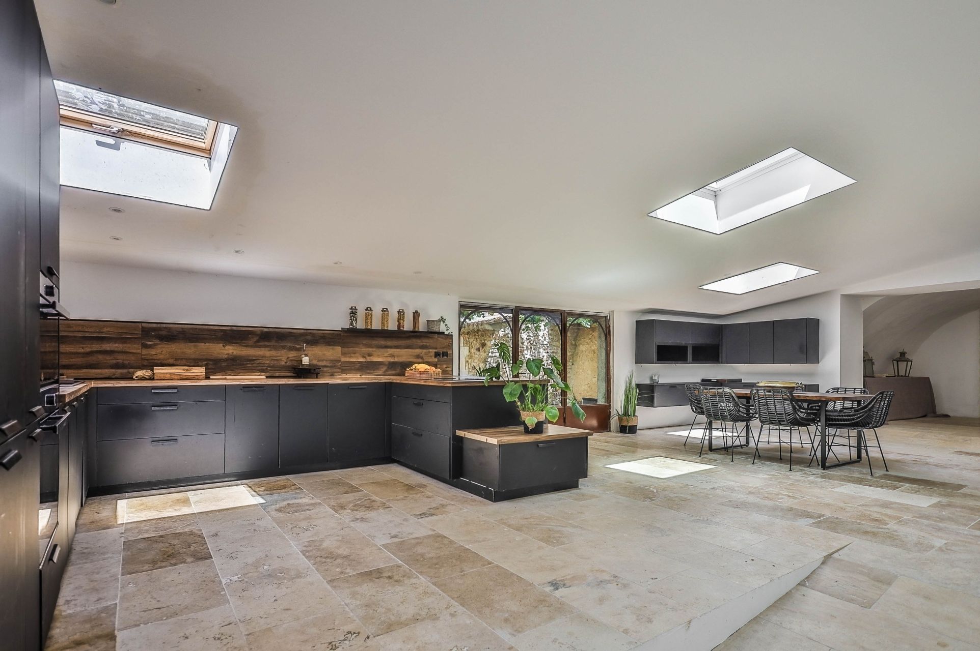 propriété 15 Pièces en vente sur BONNIEUX (84480)