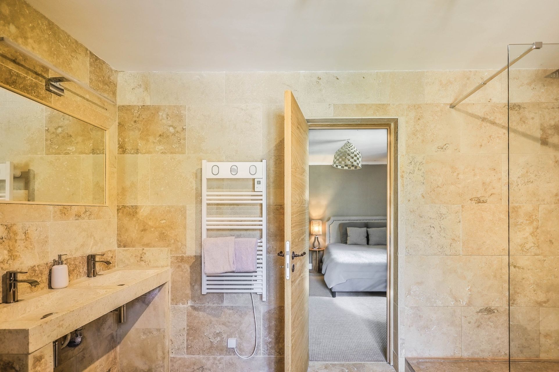 propriété 15 Pièces en vente sur BONNIEUX (84480)