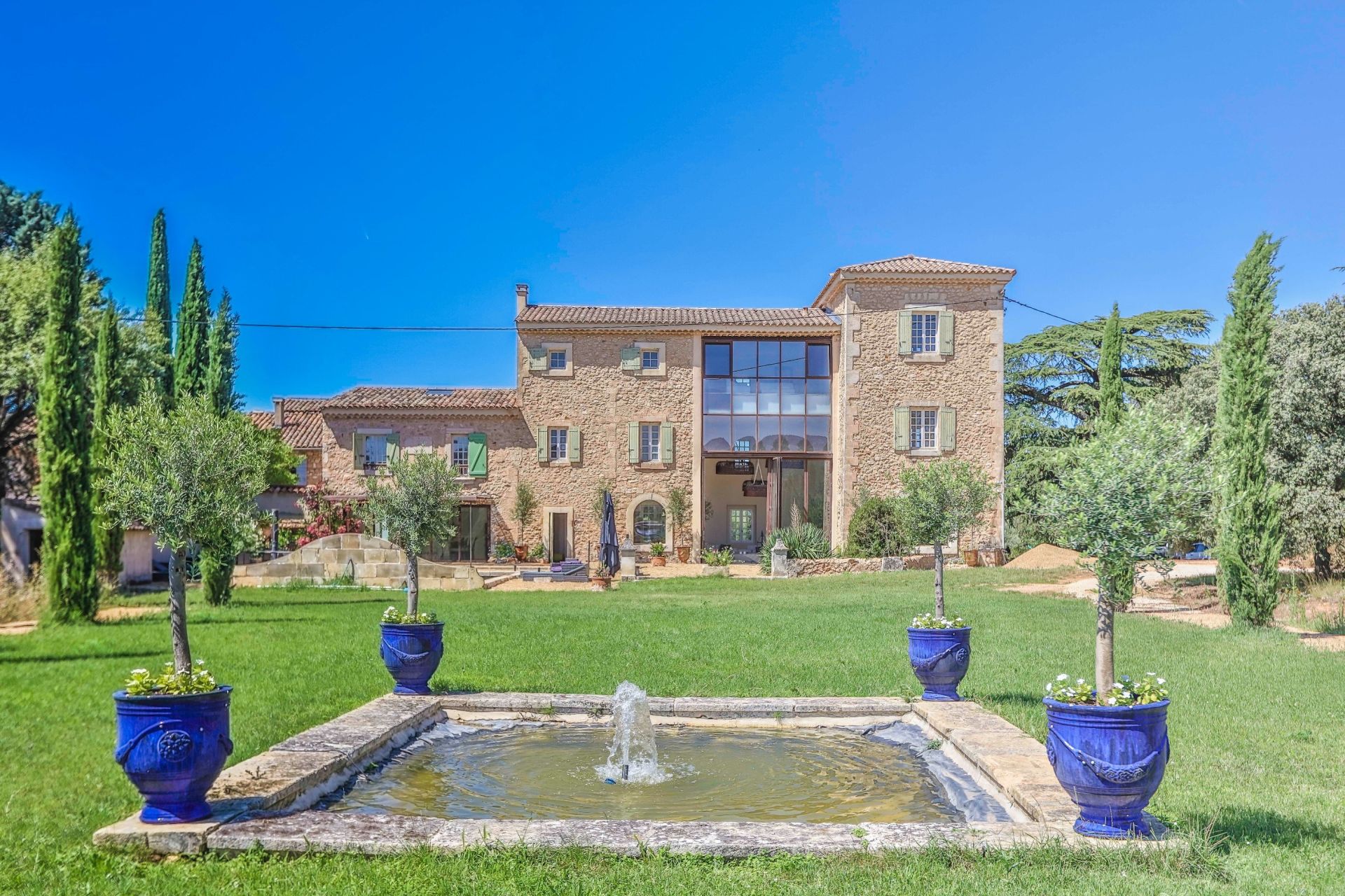 propriété 15 Pièces en vente sur BONNIEUX (84480)