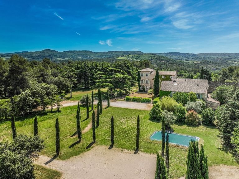 propriété 15 Pièces en vente sur BONNIEUX (84480)