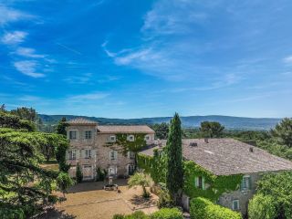 propriété 15 Pièces en vente sur BONNIEUX (84480)