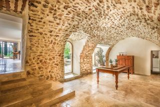 propriété 15 Pièces en vente sur BONNIEUX (84480)