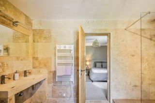 propriété 15 Pièces en vente sur BONNIEUX (84480)