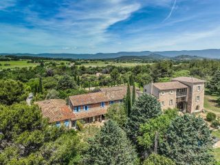 propriété 15 Pièces en vente sur BONNIEUX (84480)
