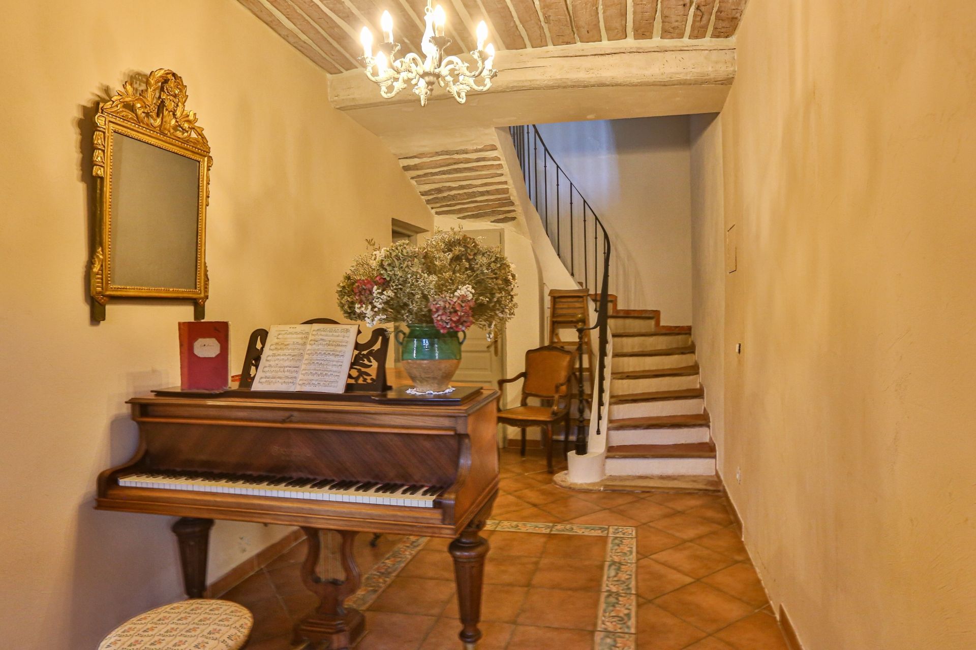 maison 18 Pièces en vente sur REILLANNE (04110)
