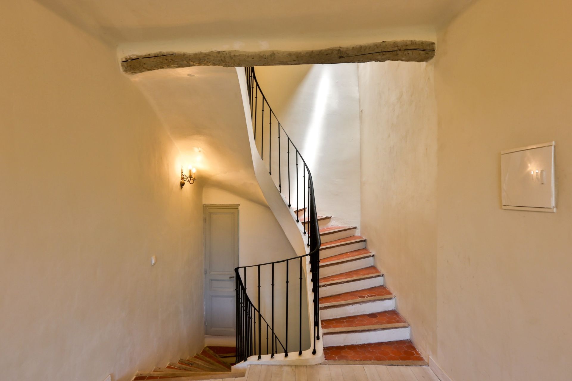maison 18 Pièces en vente sur REILLANNE (04110)