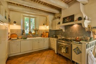 maison 18 Pièces en vente sur REILLANNE (04110)