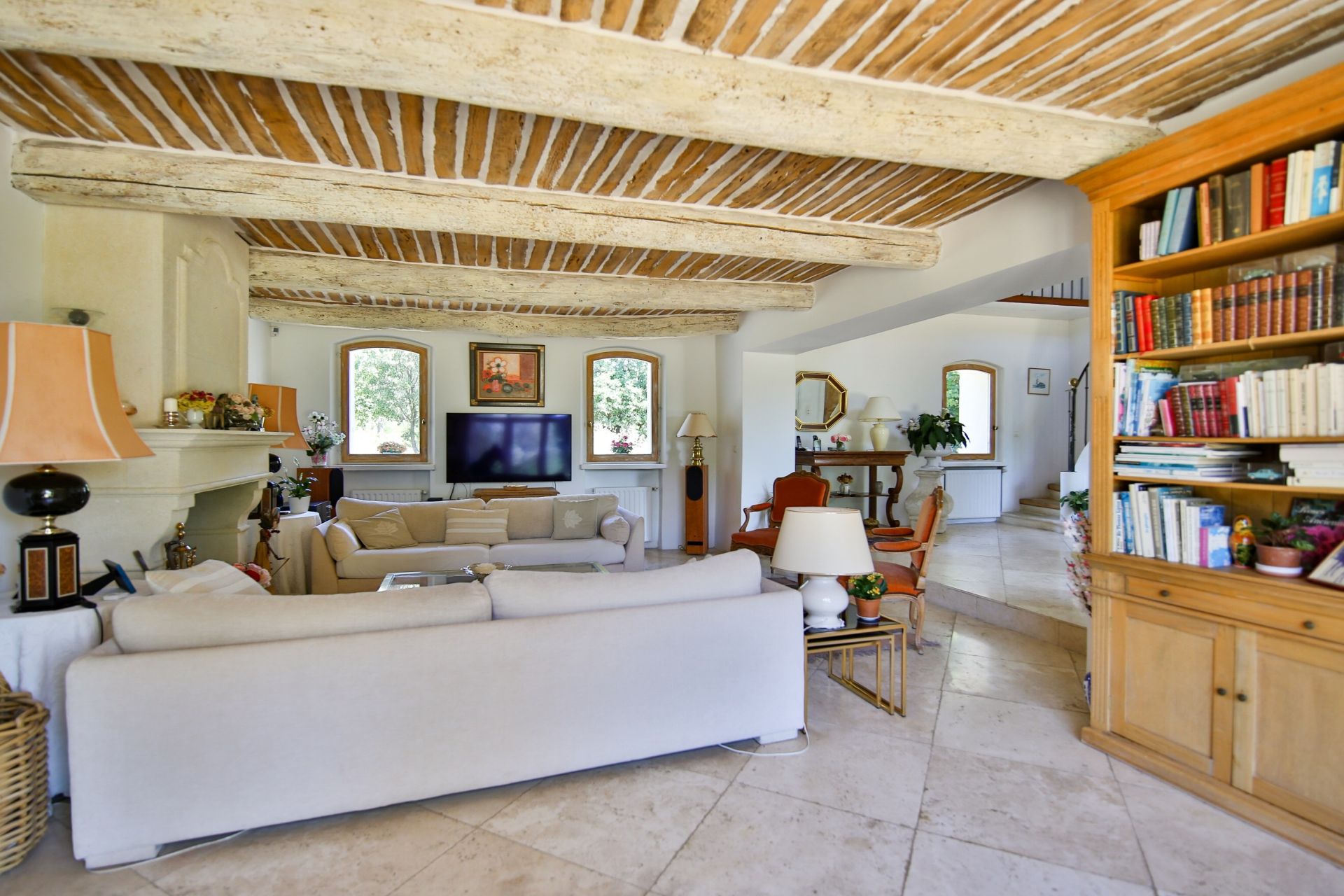 maison 12 Pièces en vente sur CUCURON (84160)