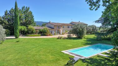maison 12 Pièces en vente sur CUCURON (84160)
