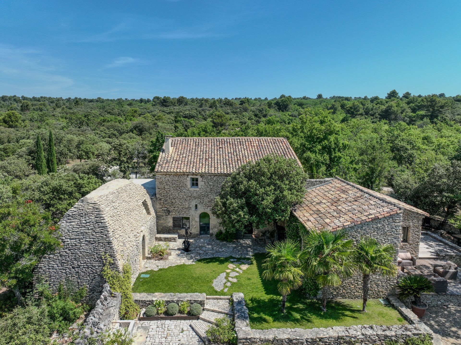 house 7 Rooms for sale on GORDES (84220)