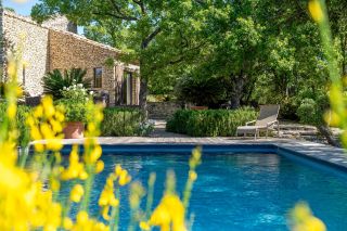 house 7 Rooms for sale on GORDES (84220)