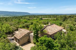 house 7 Rooms for sale on GORDES (84220)