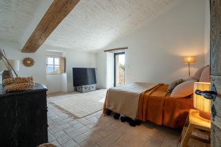 house 7 Rooms for sale on GORDES (84220)