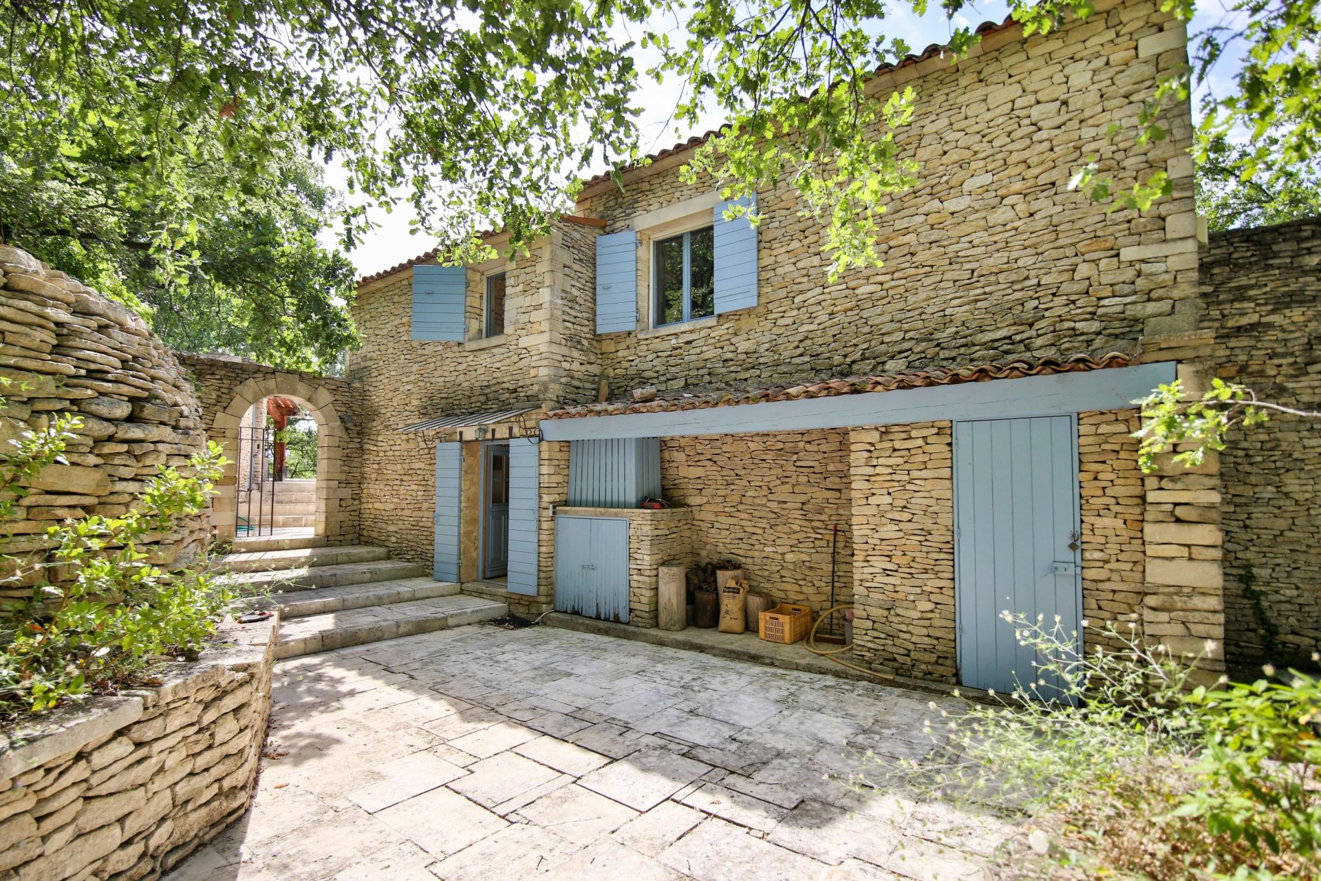 house 10 Rooms for sale on GOULT (84220)