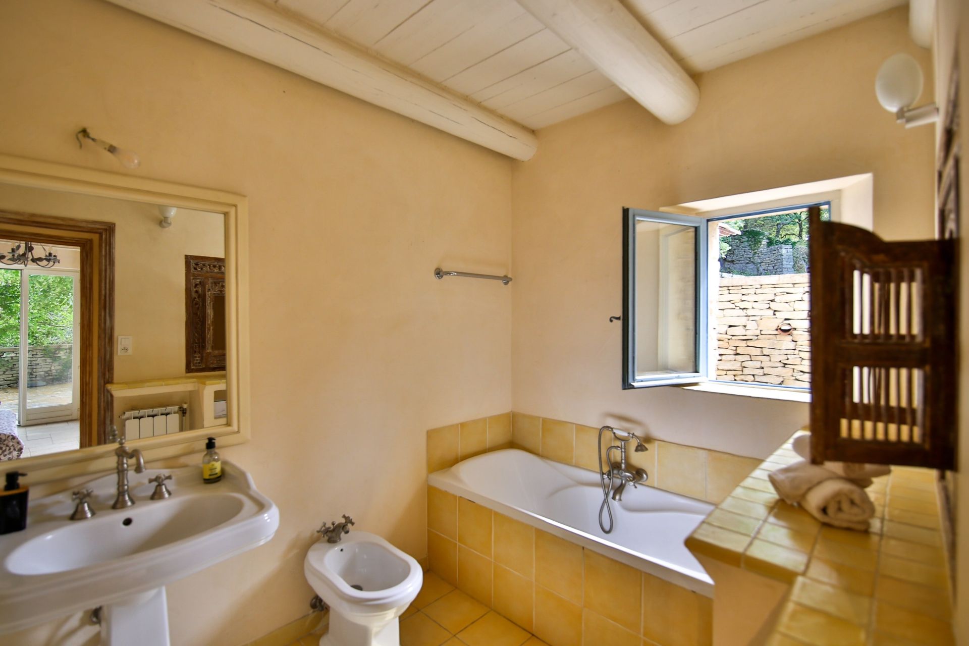 house 10 Rooms for sale on GOULT (84220)