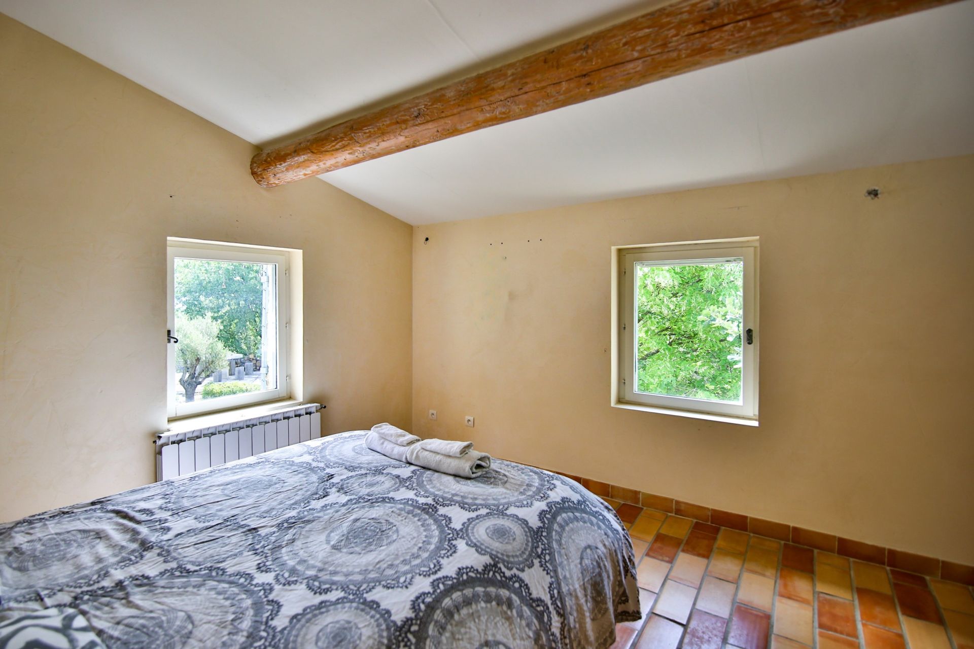 house 10 Rooms for sale on GOULT (84220)