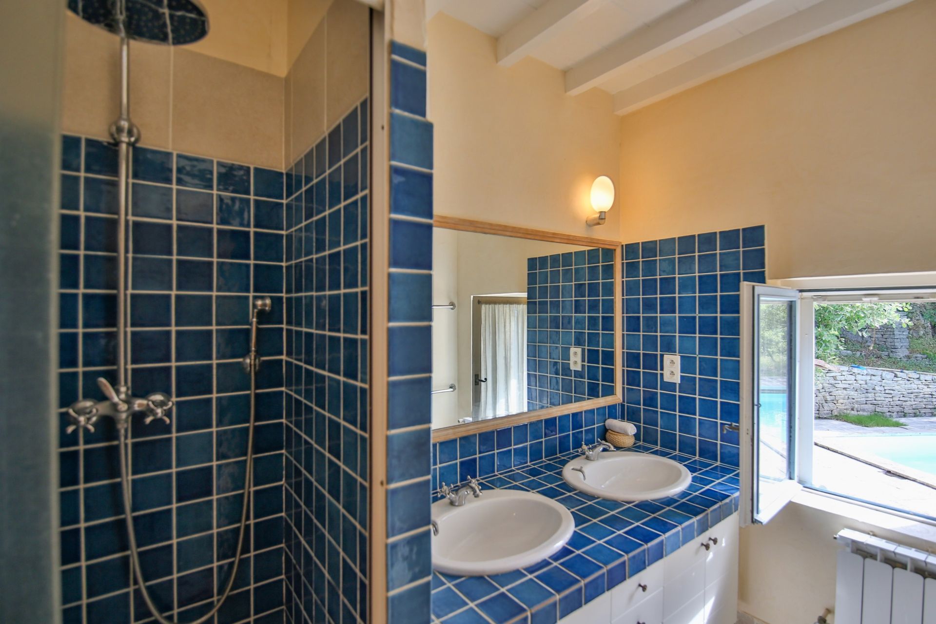 house 10 Rooms for sale on GOULT (84220)
