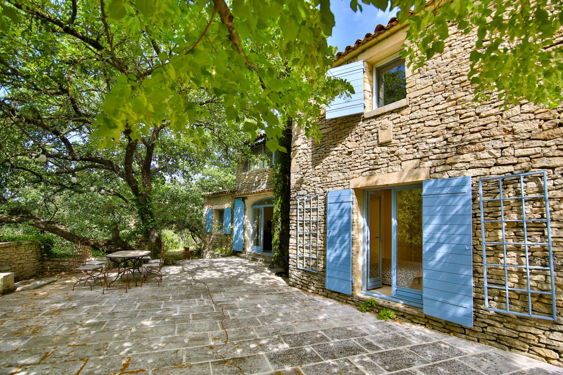 house 10 Rooms for sale on GOULT (84220)