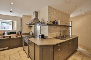 house 10 Rooms for sale on GOULT (84220)