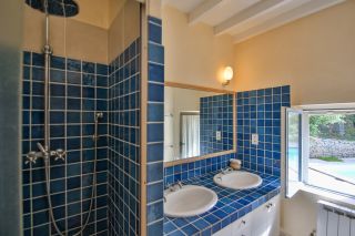 house 10 Rooms for sale on GOULT (84220)