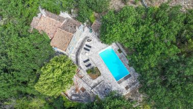 house 10 Rooms for sale on GOULT (84220)