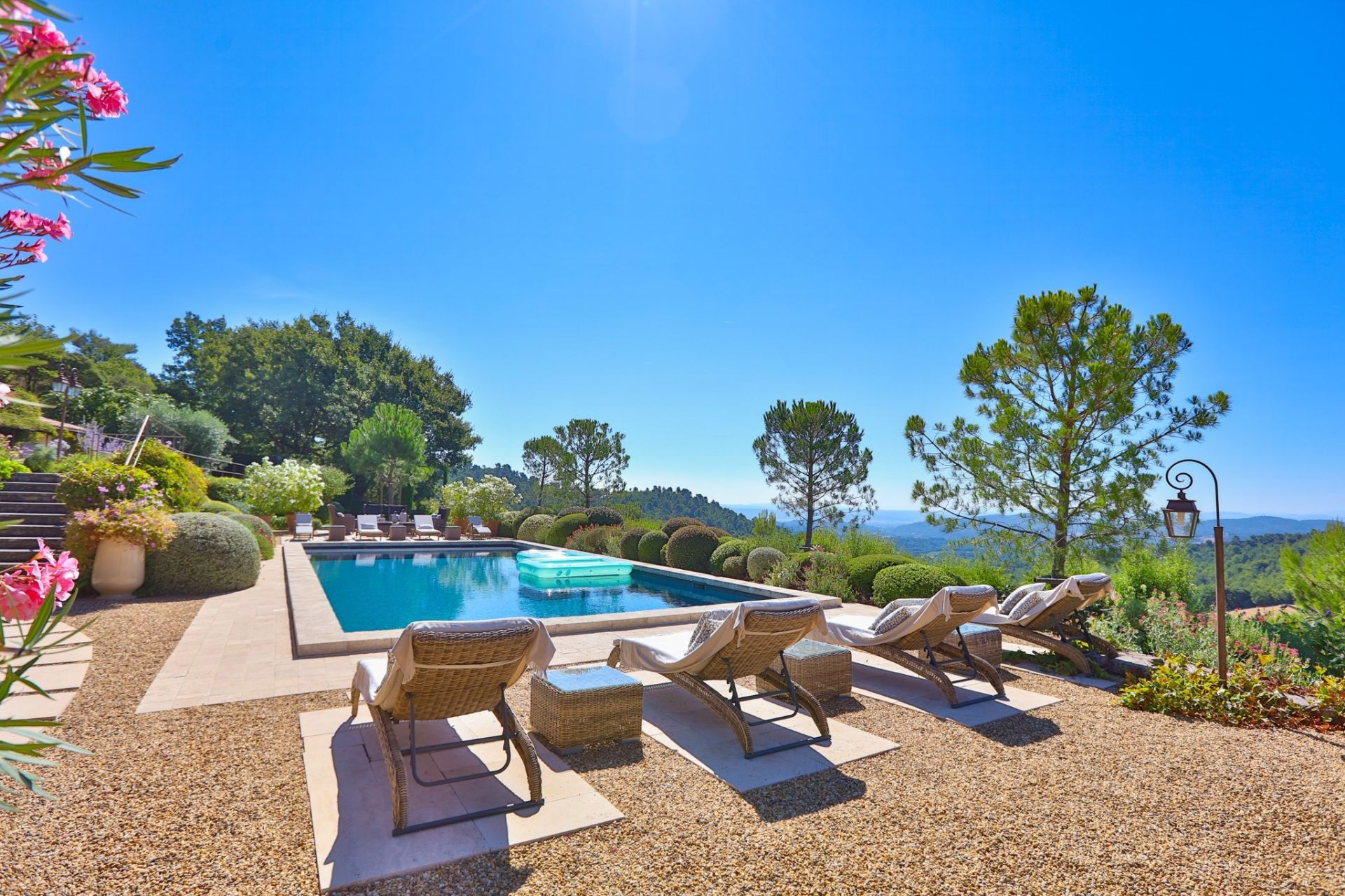house 13 Rooms for sale on LA BASTIDE DES JOURDANS (84240)