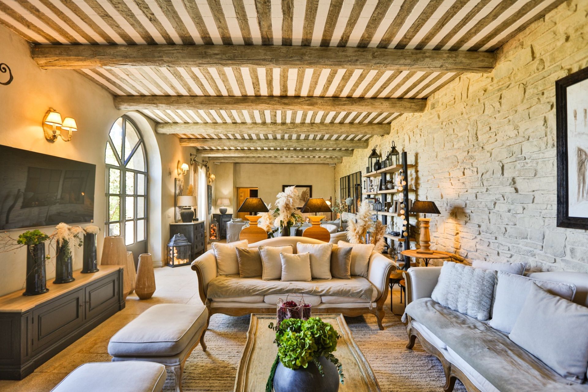 house 13 Rooms for sale on LA BASTIDE DES JOURDANS (84240)