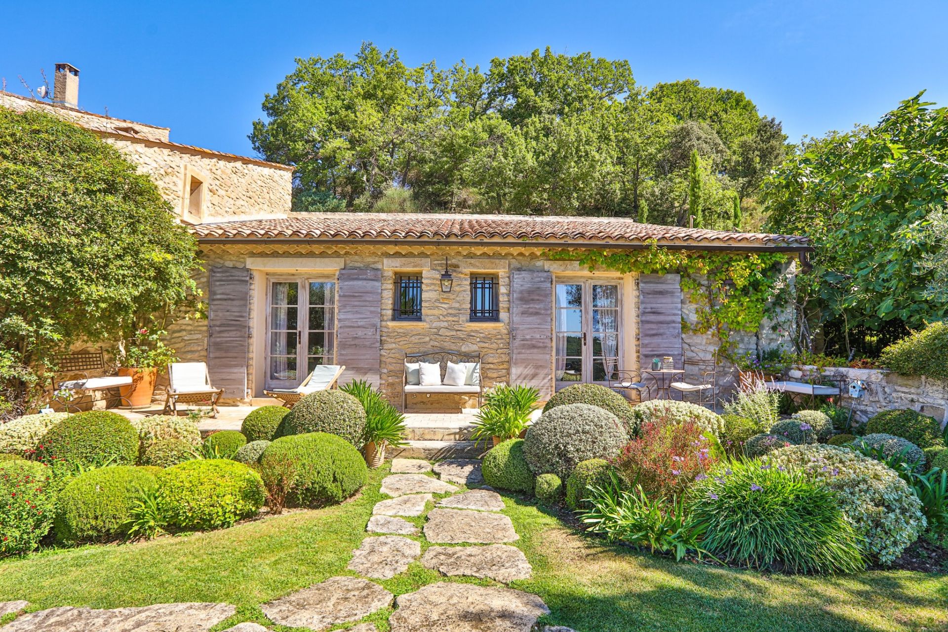 house 13 Rooms for sale on LA BASTIDE DES JOURDANS (84240)
