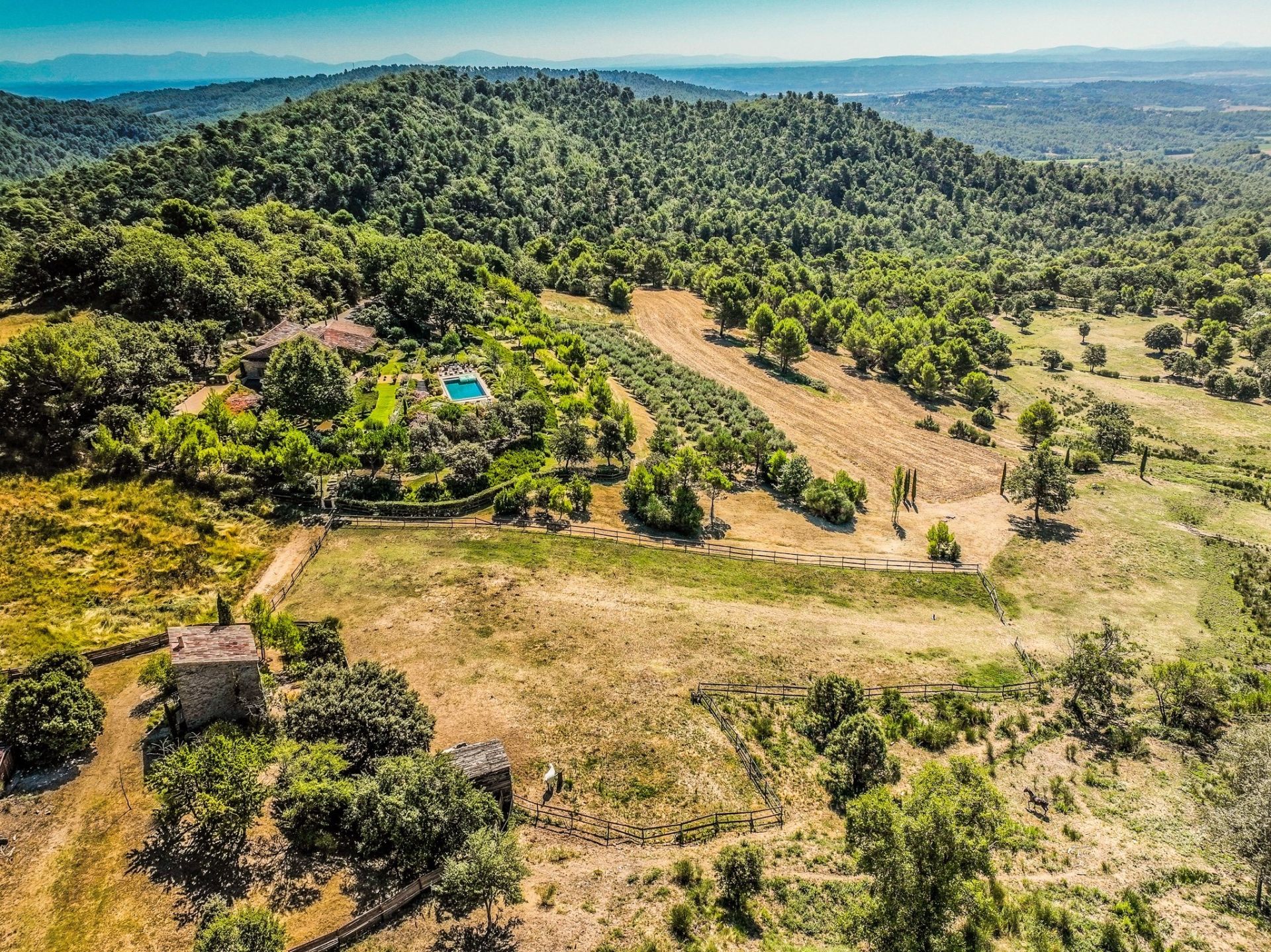 house 13 Rooms for sale on LA BASTIDE DES JOURDANS (84240)