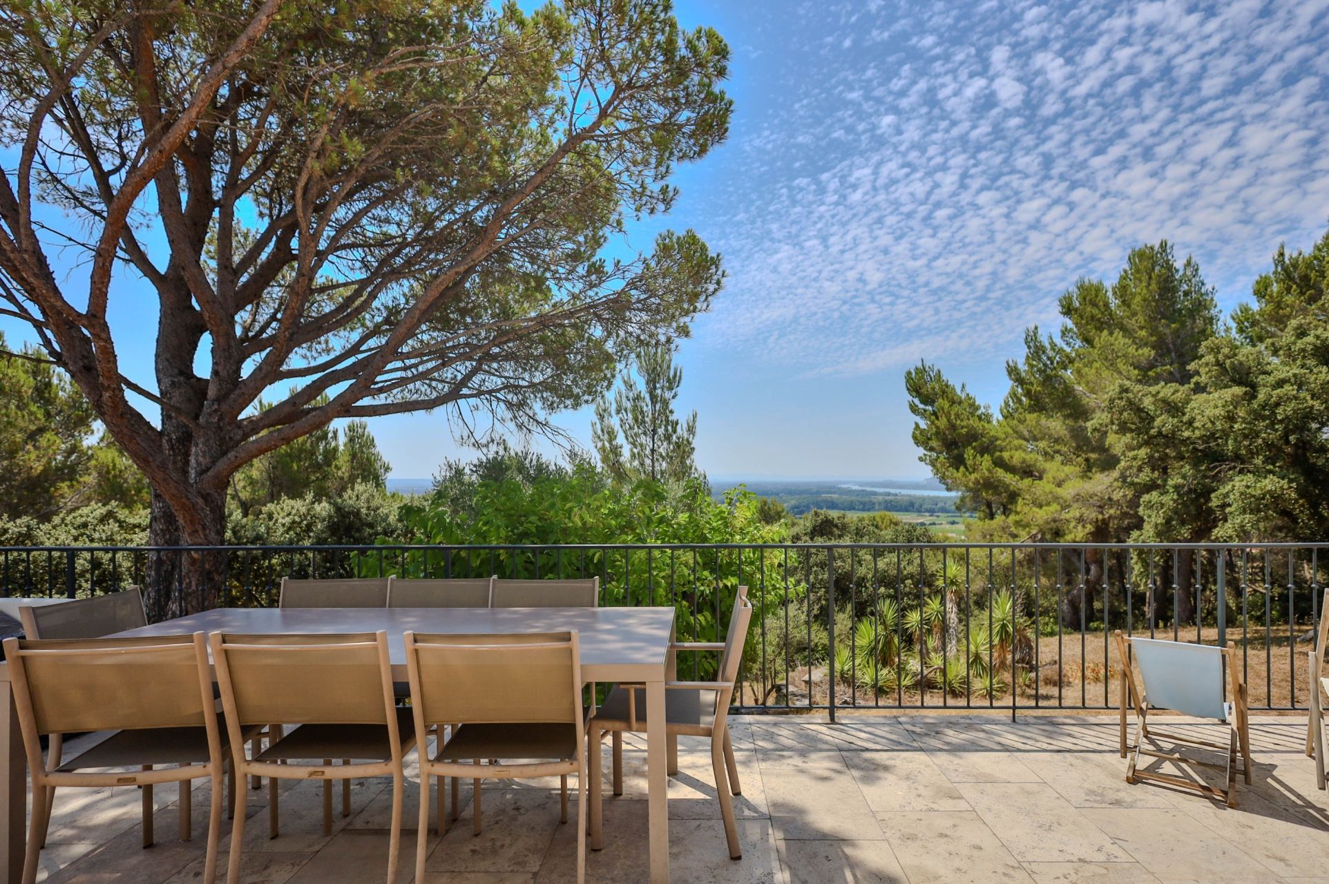 house 10 Rooms for sale on CHATEAUNEUF DU PAPE (84230)