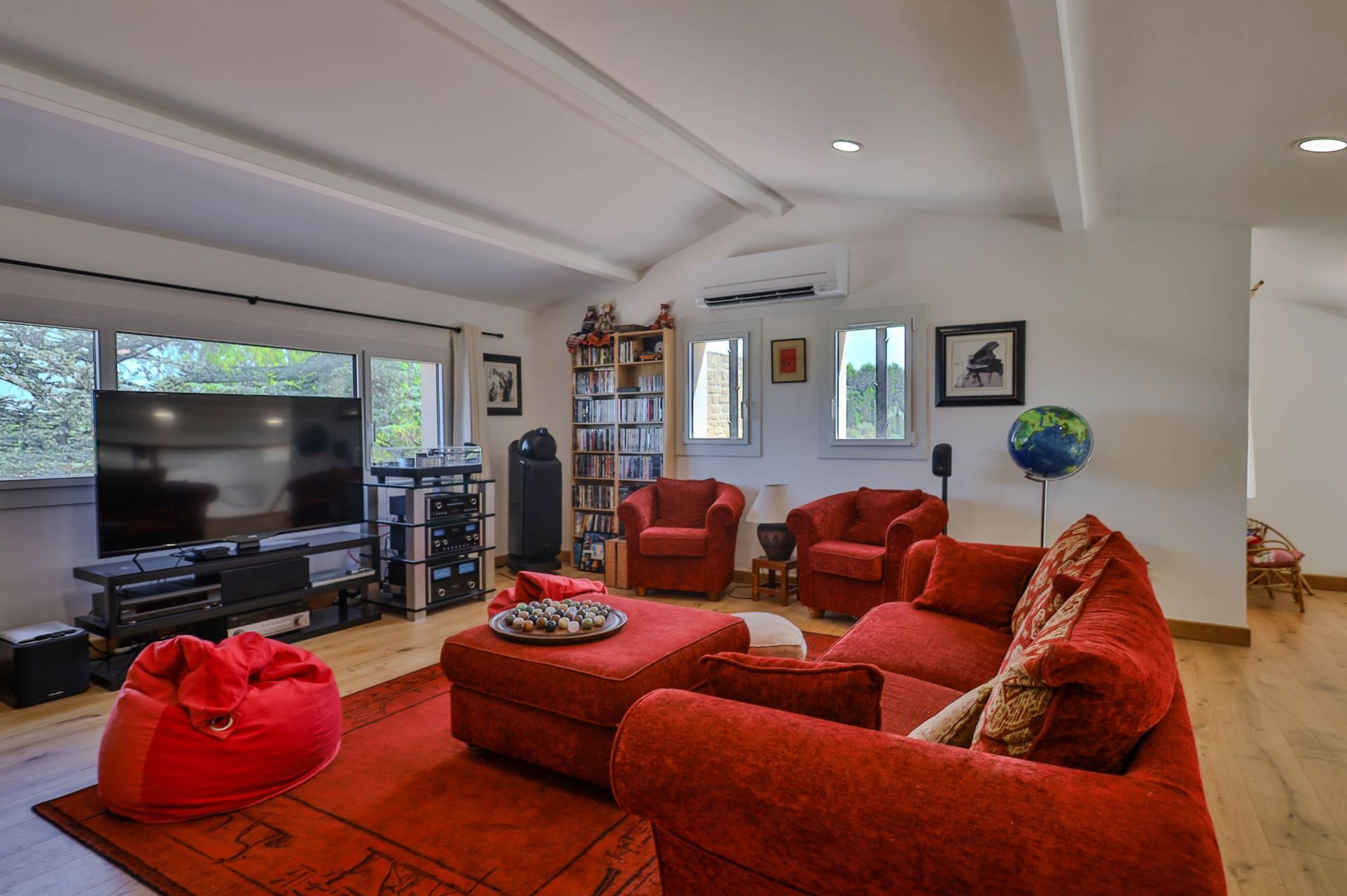 house 10 Rooms for sale on CHATEAUNEUF DU PAPE (84230)