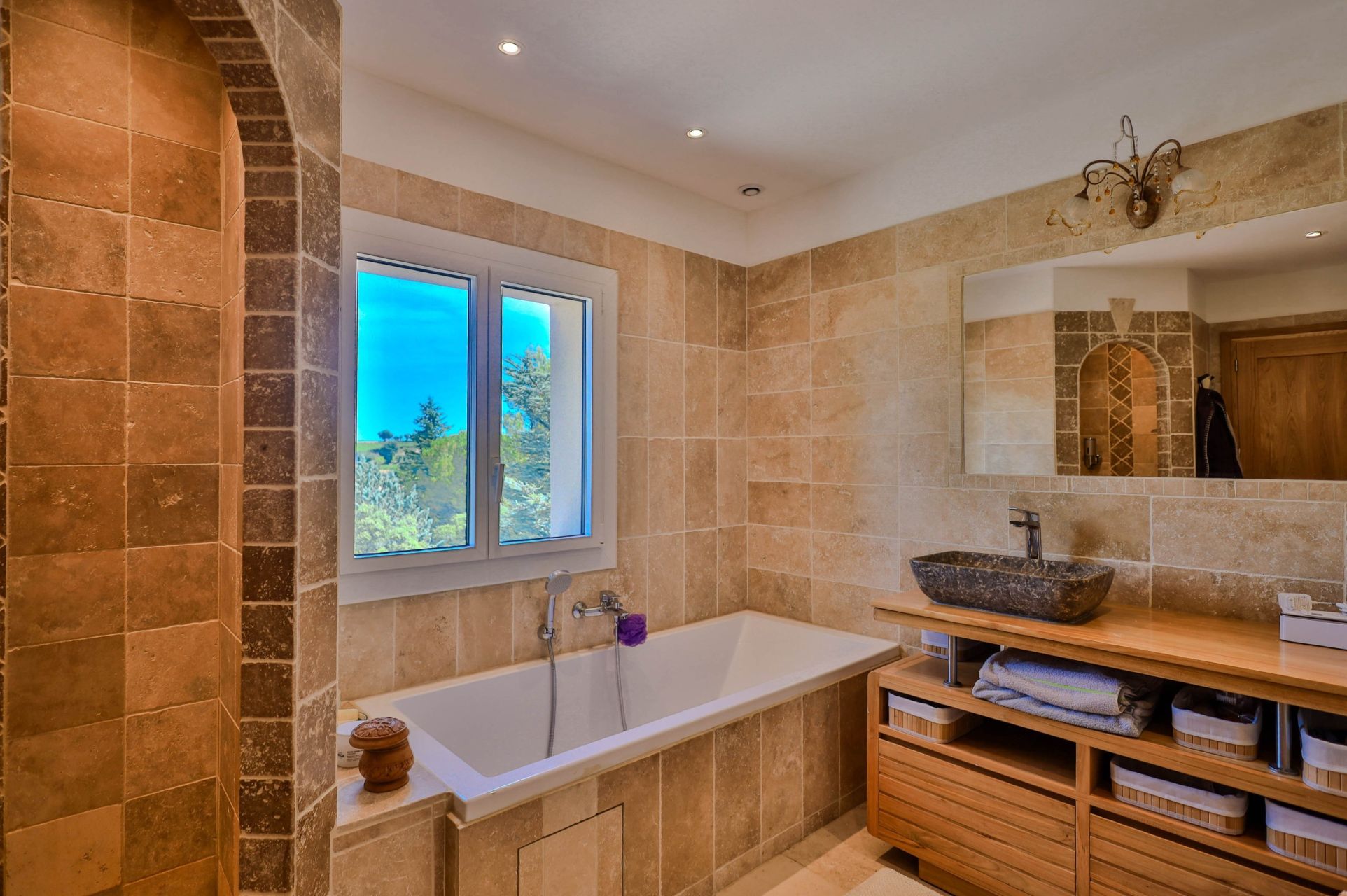 house 10 Rooms for sale on CHATEAUNEUF DU PAPE (84230)