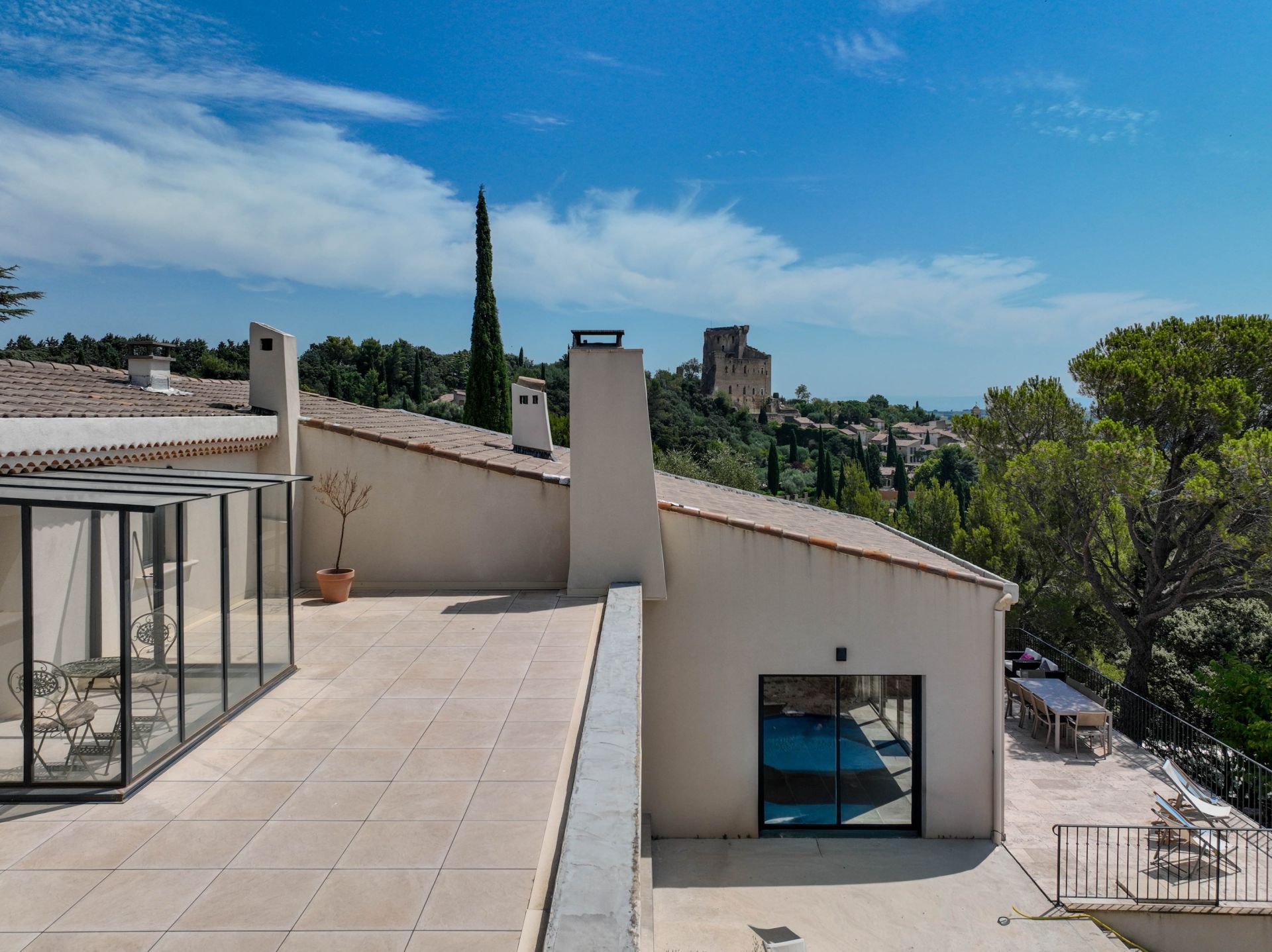 house 10 Rooms for sale on CHATEAUNEUF DU PAPE (84230)