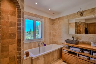 house 10 Rooms for sale on CHATEAUNEUF DU PAPE (84230)