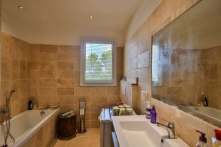 house 10 Rooms for sale on CHATEAUNEUF DU PAPE (84230)