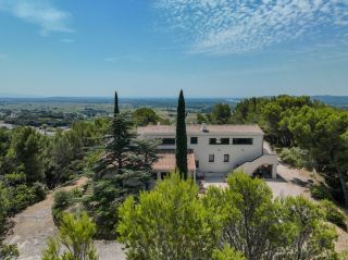 house 10 Rooms for sale on CHATEAUNEUF DU PAPE (84230)