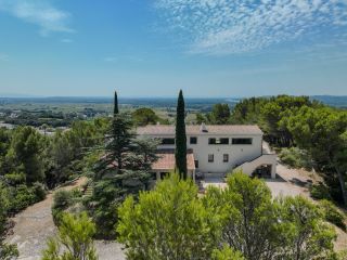 house 10 Rooms for sale on CHATEAUNEUF DU PAPE (84230)