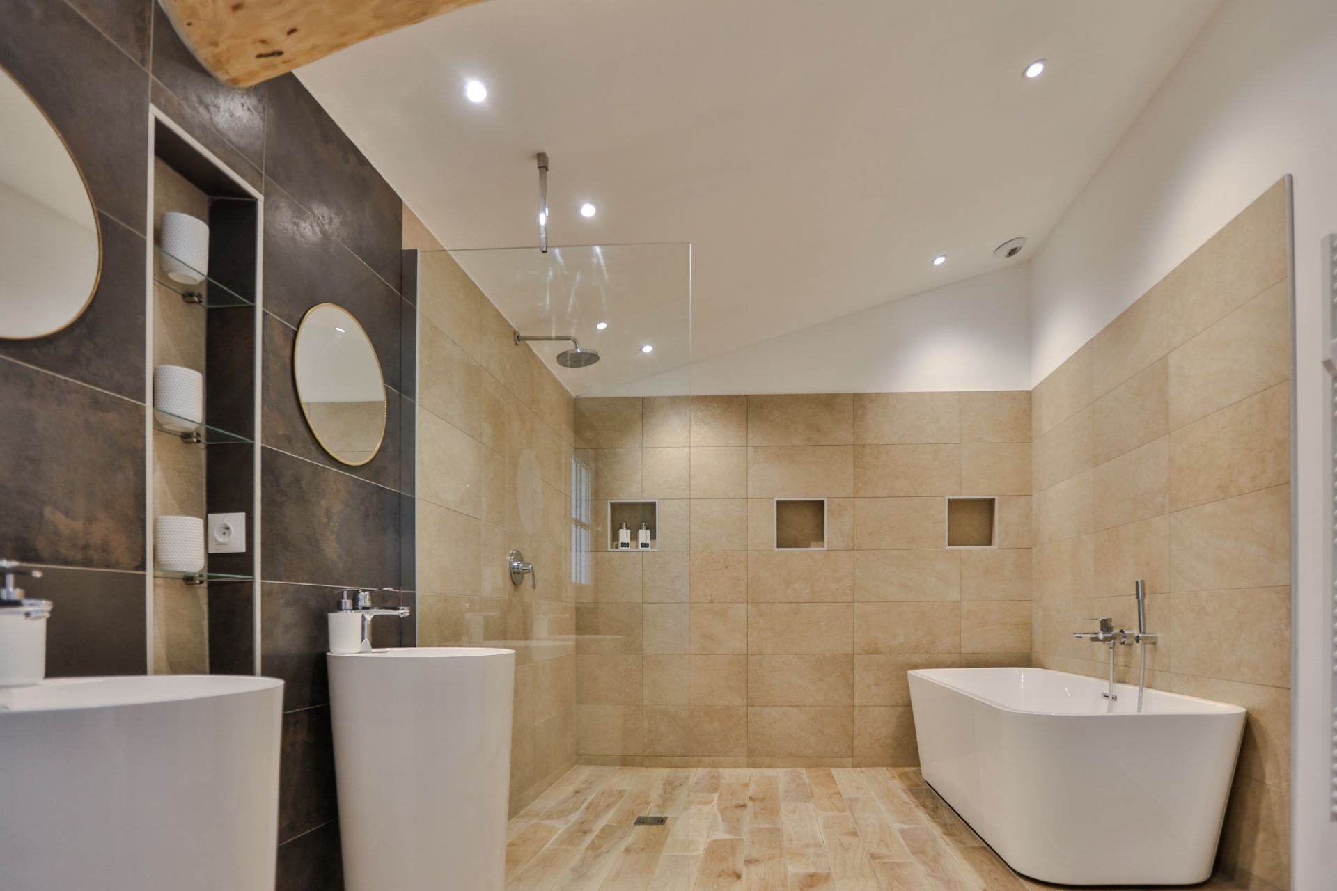 house 14 Rooms for sale on ST DIDIER (84210)