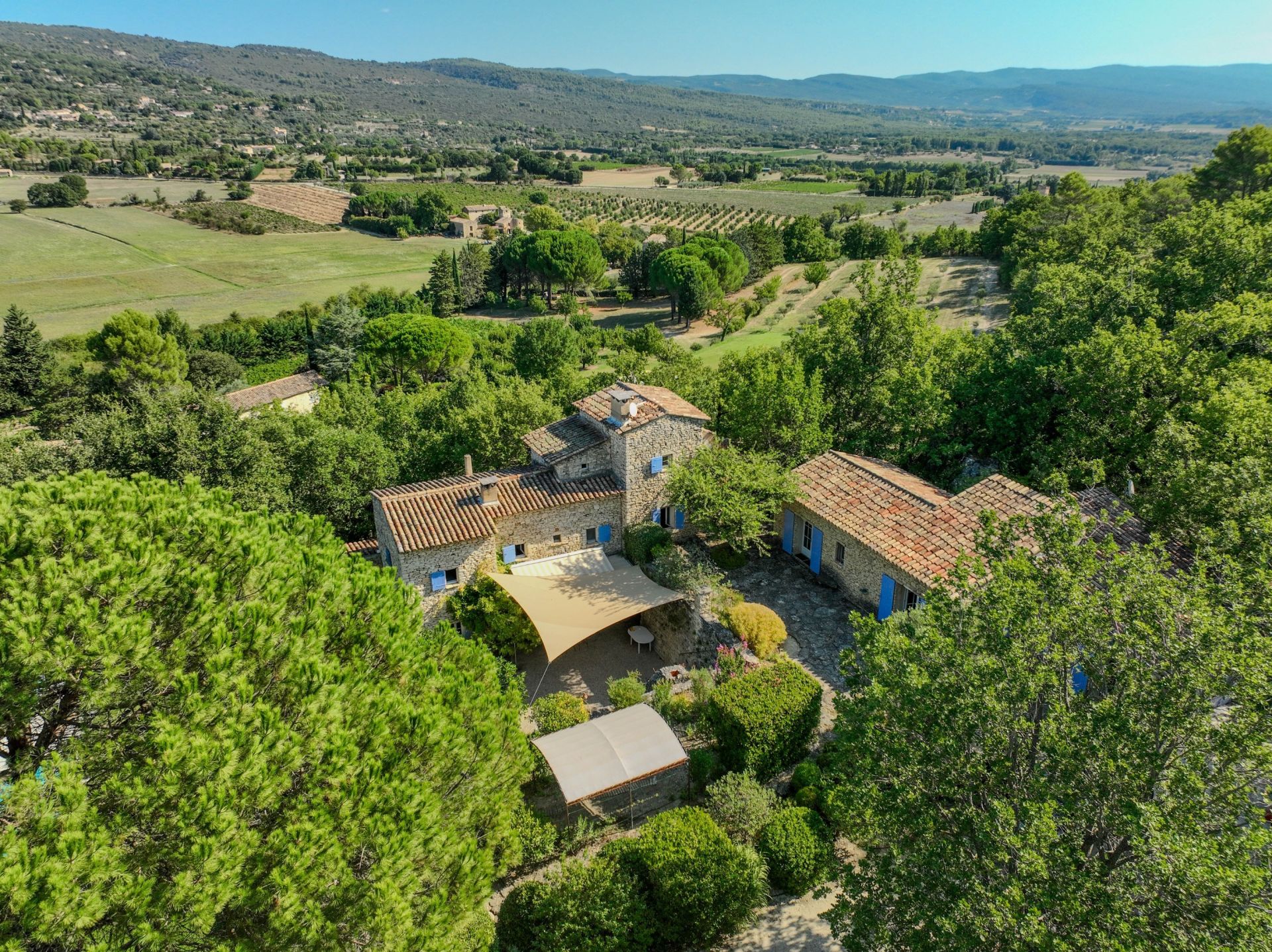 house 8 Rooms for sale on GORDES (84220)