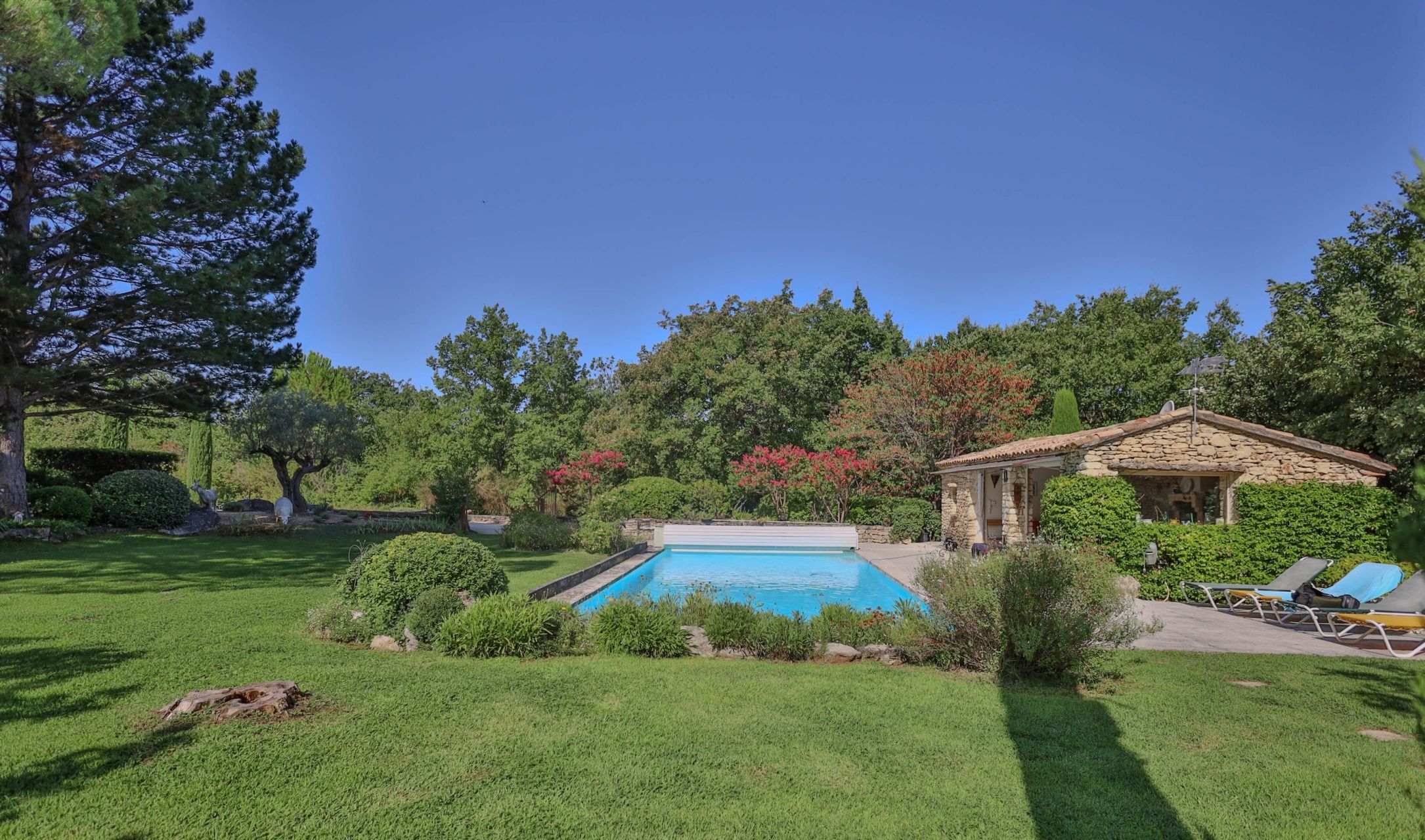 house 8 Rooms for sale on GORDES (84220)