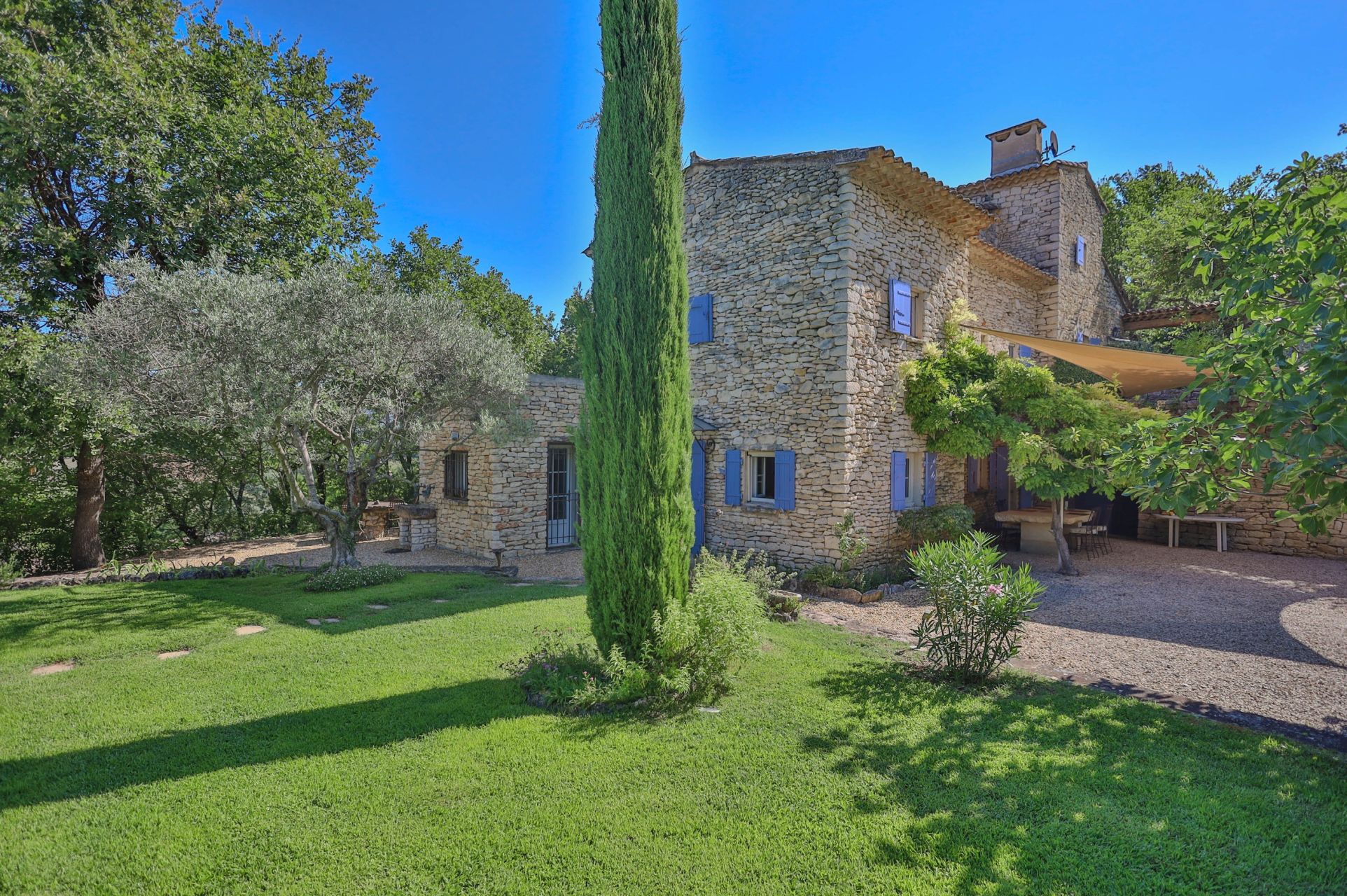 house 8 Rooms for sale on GORDES (84220)