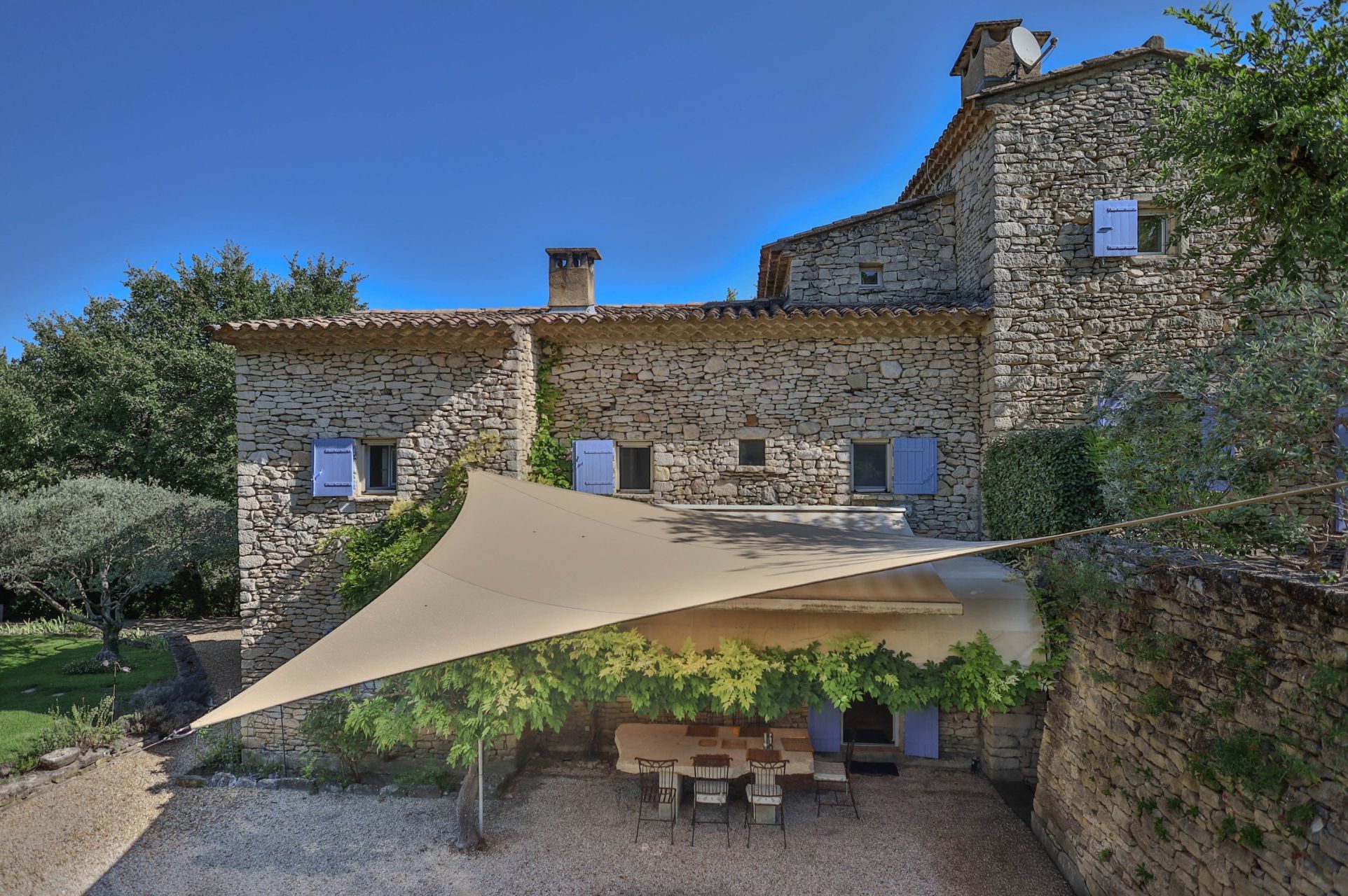house 8 Rooms for sale on GORDES (84220)