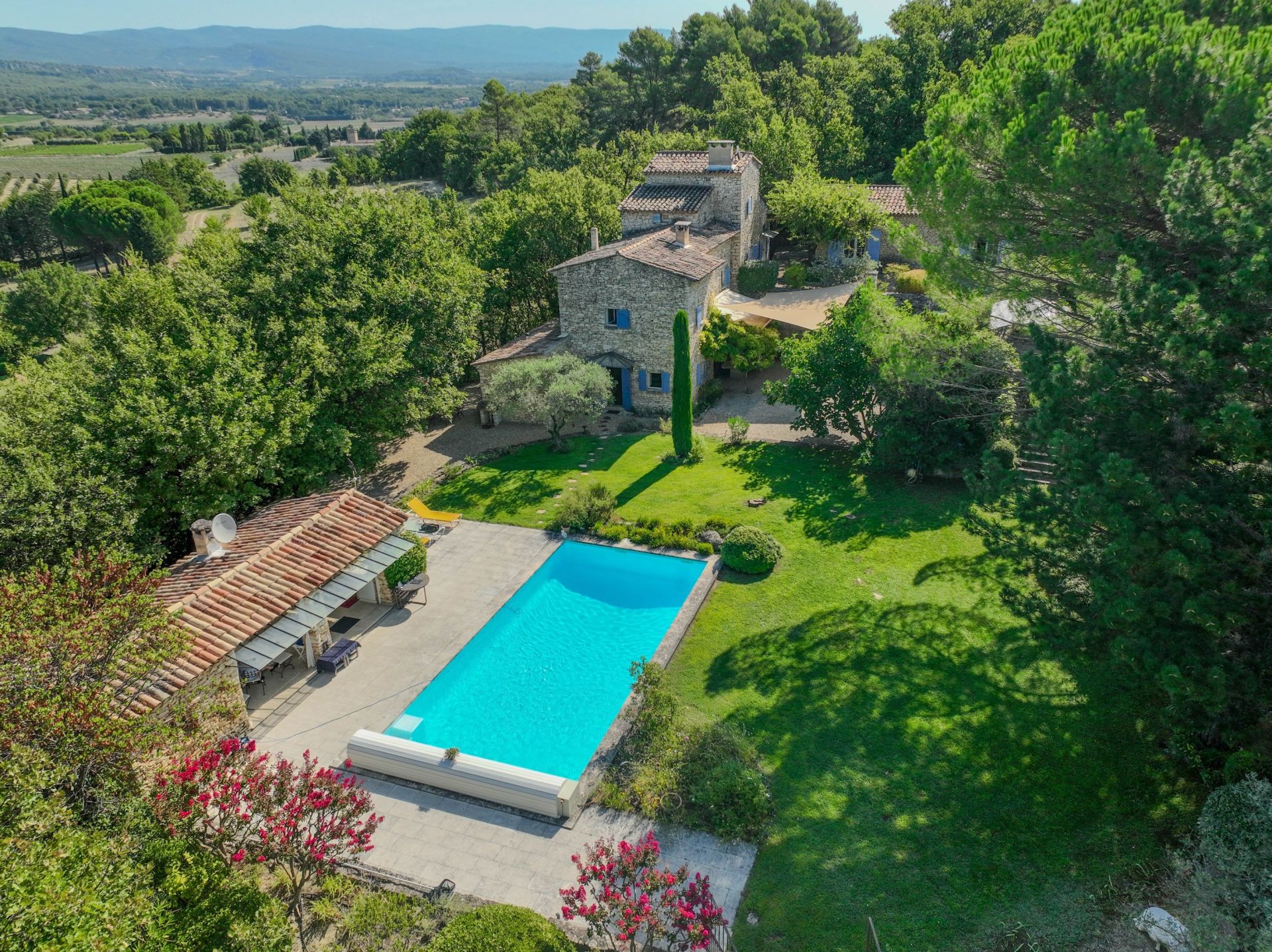house 8 Rooms for sale on GORDES (84220)