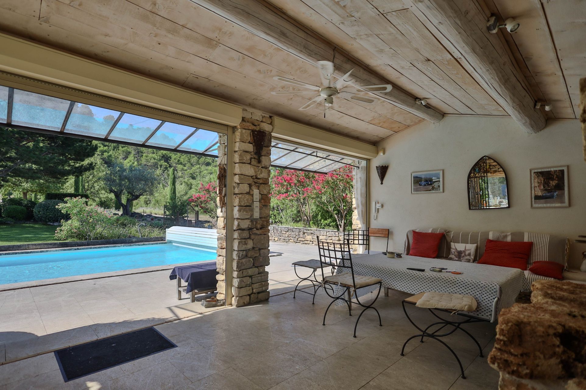 house 8 Rooms for sale on GORDES (84220)