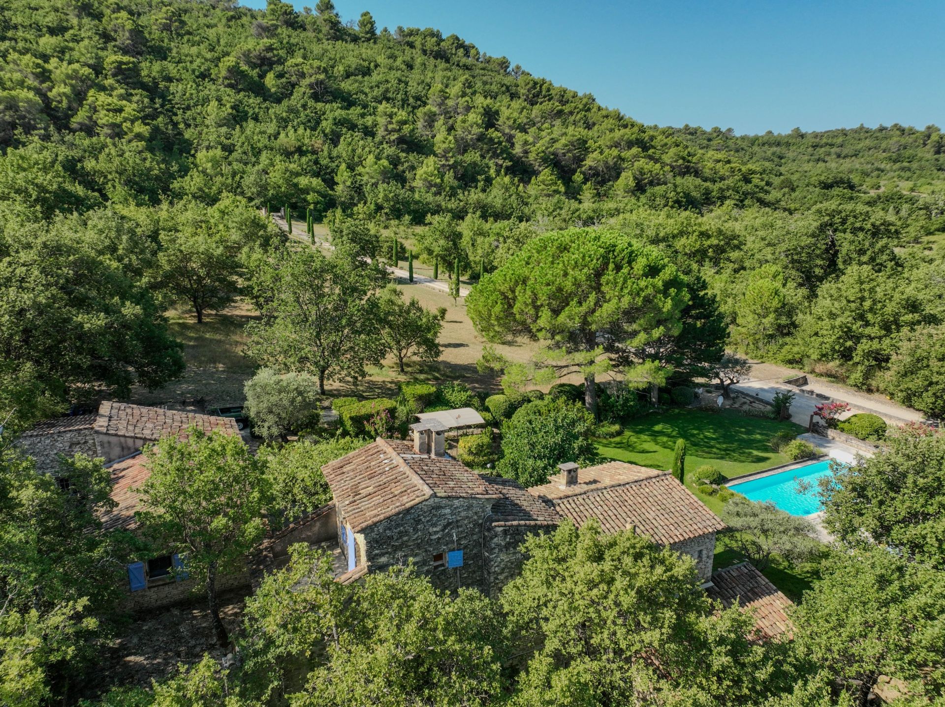 house 8 Rooms for sale on GORDES (84220)