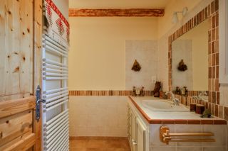 house 8 Rooms for sale on GORDES (84220)
