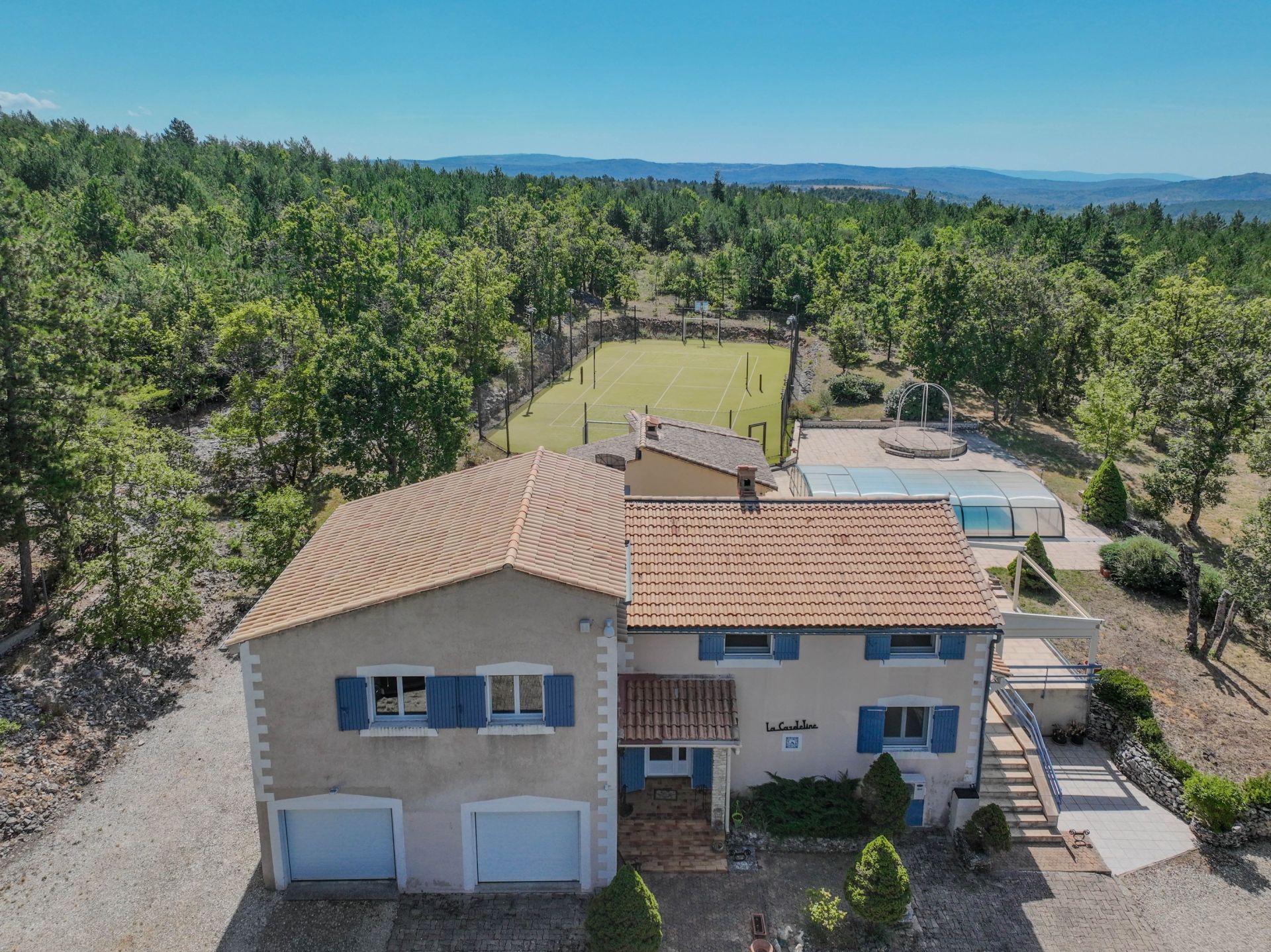 maison 8 Pièces en vente sur MONIEUX (84390)